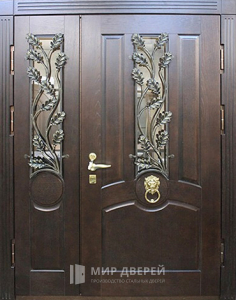 Парадная дверь с художественной ковкой №112 - фото вид снаружи