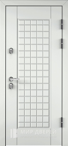 Белая металлическая дверь входная для дома №31 - фото вид снаружи