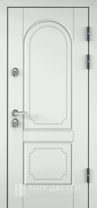 Металлическая дверь белого цвета входная №19 - фото вид снаружи